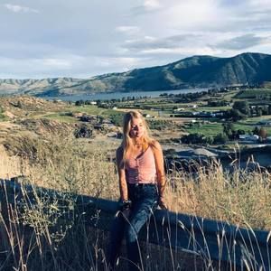 Meet your Posher, Kayla